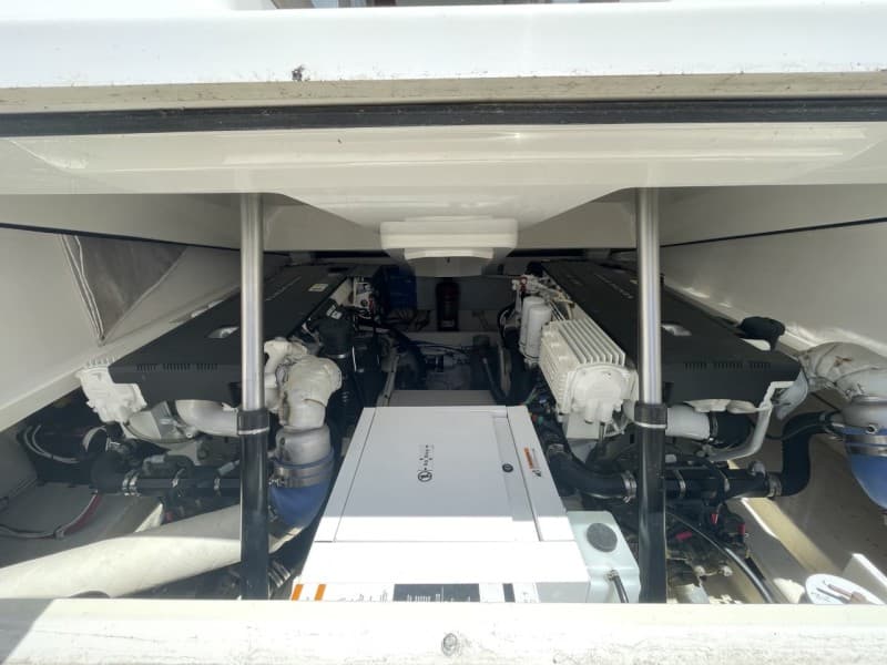 2015 Tiara Sport 3100 Coronet - engine room