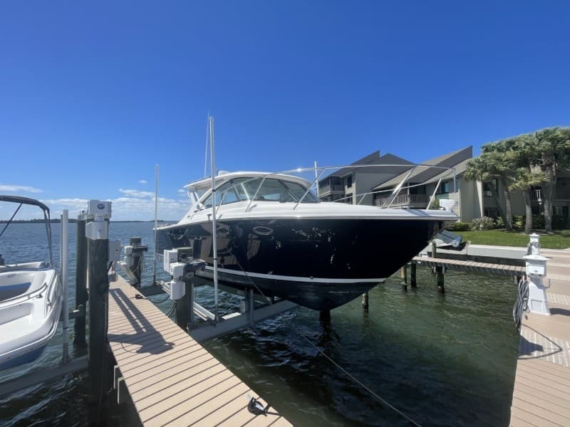 2015 Tiara Sport 3100 Coronet - starboard profile