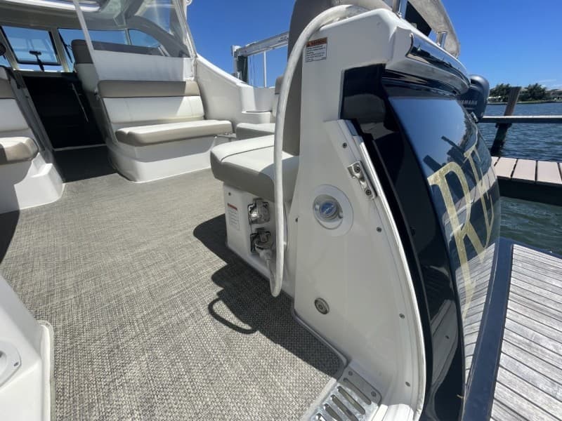 2015 Tiara Sport 3100 Coronet - shore power outlet