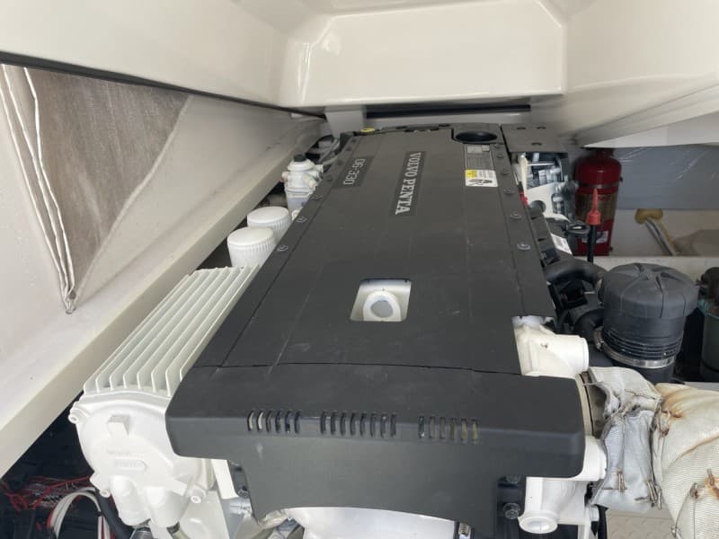 2015 Tiara Sport 3100 Coronet - port engine