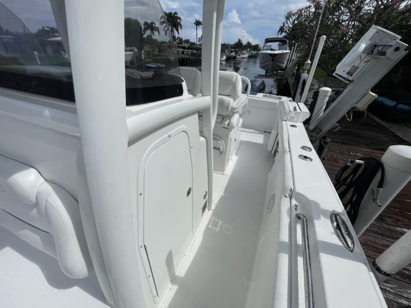2015 Sea Hunt 27 Gamefish - port