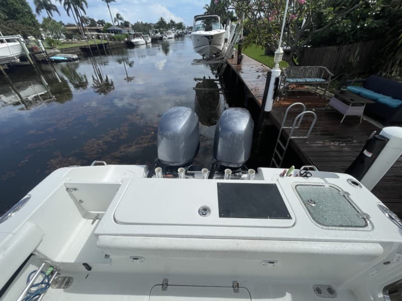 2015 Sea Hunt 27 Gamefish - transom bait well