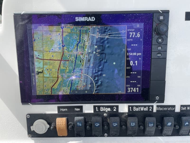 2015 Sea Hunt 27 Gamefish - simrad display