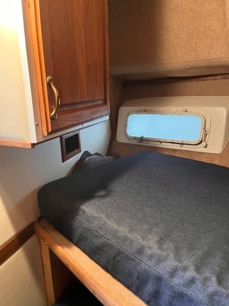 22 Under The Wire 1979 Chris Craft Catalina V Berth Port Bunk