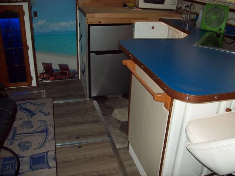 17 Under The Wire 1979 Chris Craft Catalina Refrigerator