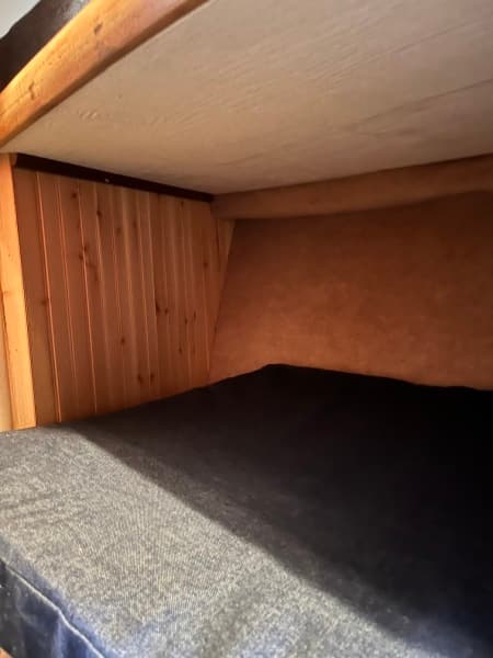 24 Under The Wire 1979 Chris Craft Catalina V Berth Bottom Bunk 