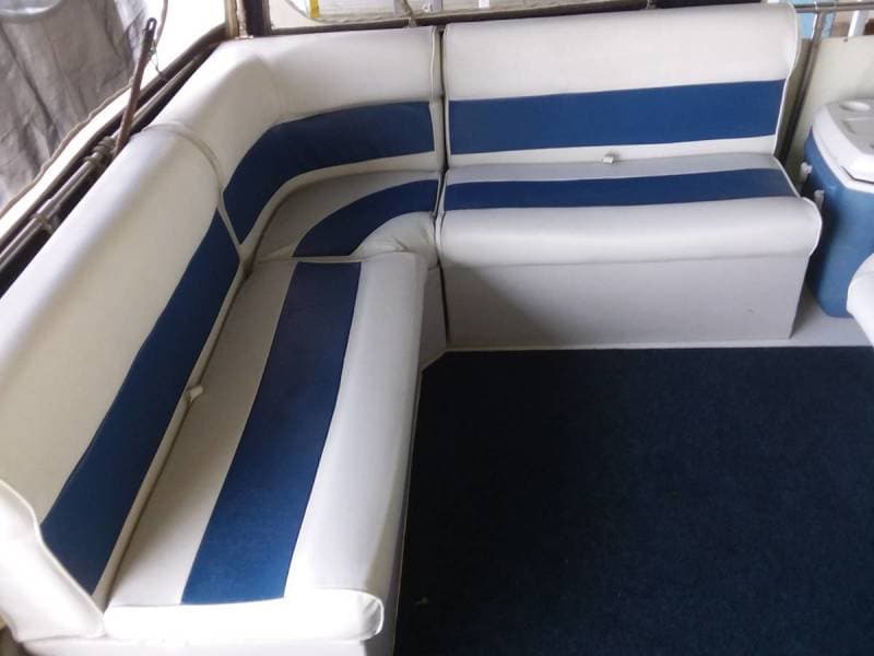 12 Under The Wire 1979 Chris Craft Catalina 350 Cockpit Bench