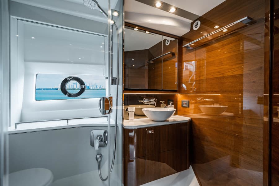 2018 Princess F62