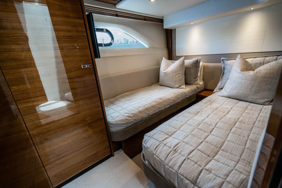 2018 Princess F62