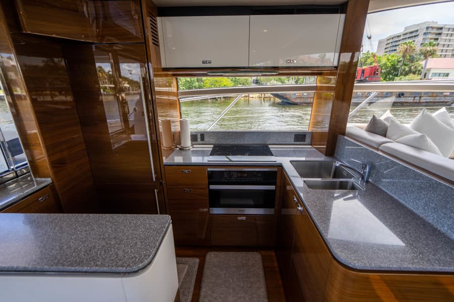 2018 Princess F62