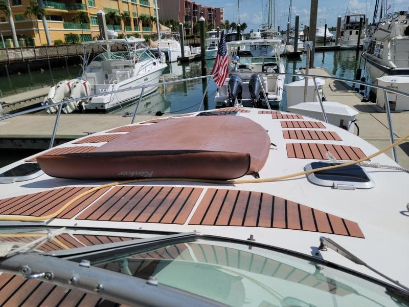 2005 Rinker Fiesta Vee 342