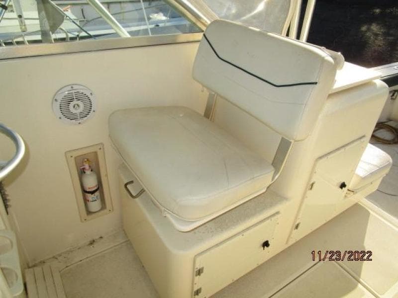 30' Pursuit helmseat
