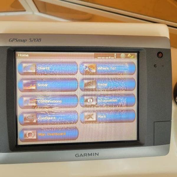 25' Carolina Classic helm multi-function display