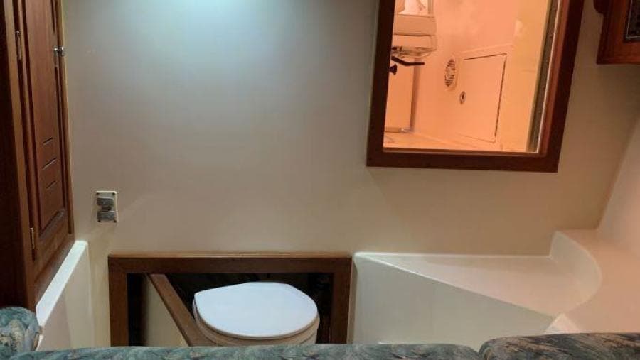 25' Carolina Classic stateroom aft