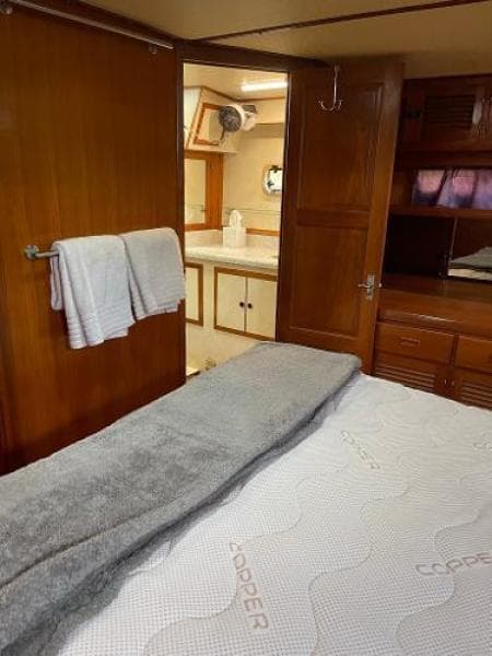 1989 Heritage East Sundeck Trawler