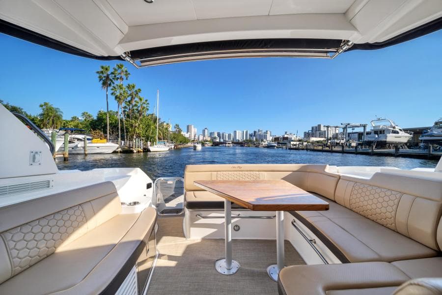 2019 Sea Ray Sundancer Coupe
