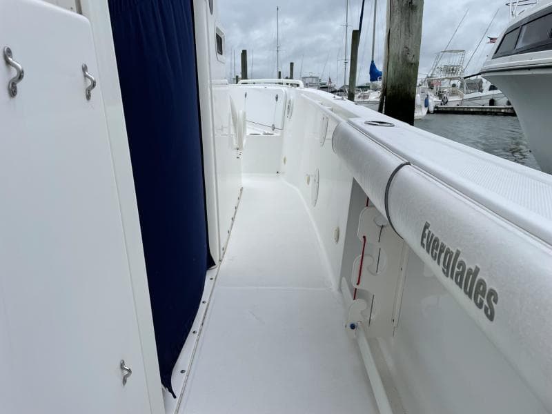2007 Everglades 290 Pilot