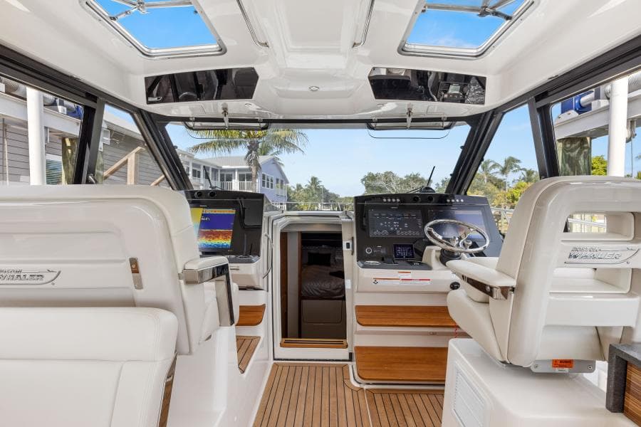 2022 Boston Whaler 405 Conquest