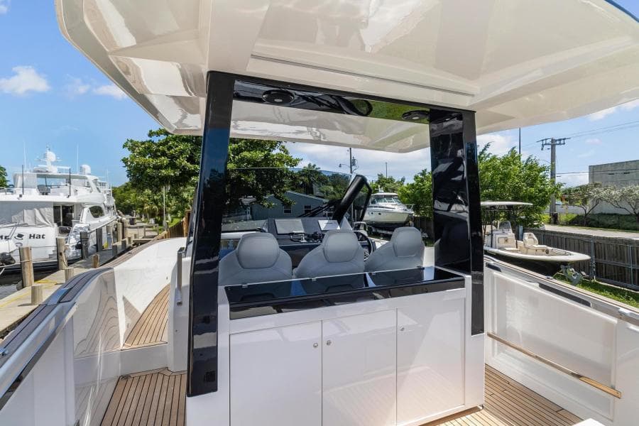 2023 Astondoa 377 Coupe Outboard