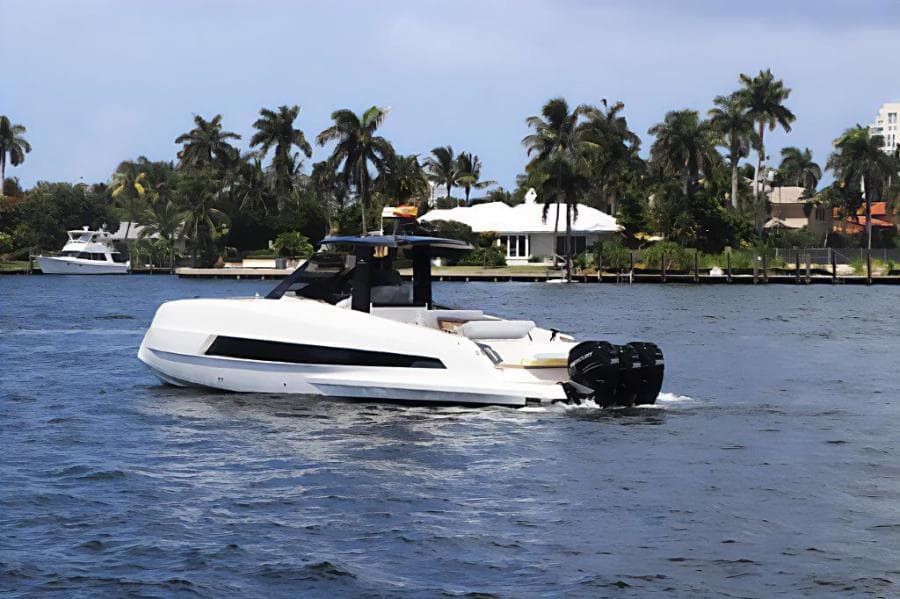 2023 Astondoa 377 Coupe Outboard