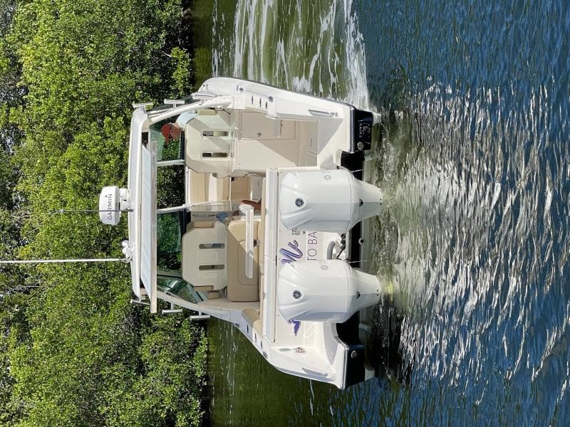 2018 Pursuit 325 DC