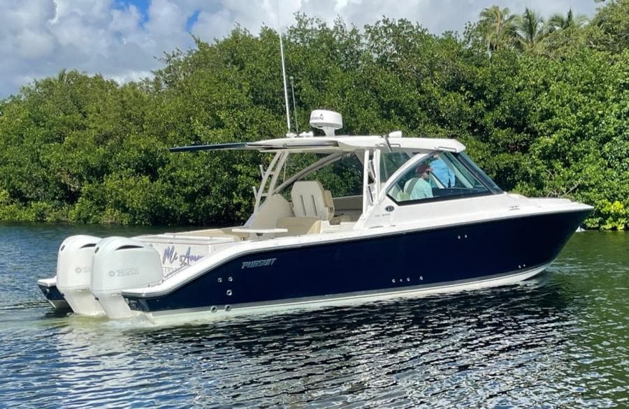2018 Pursuit 325 DC
