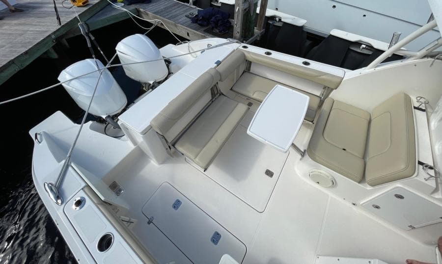 2018 Pursuit 325 DC