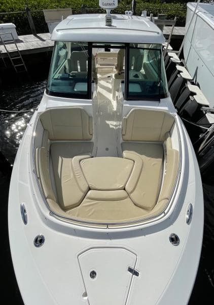 2018 Pursuit 325 DC