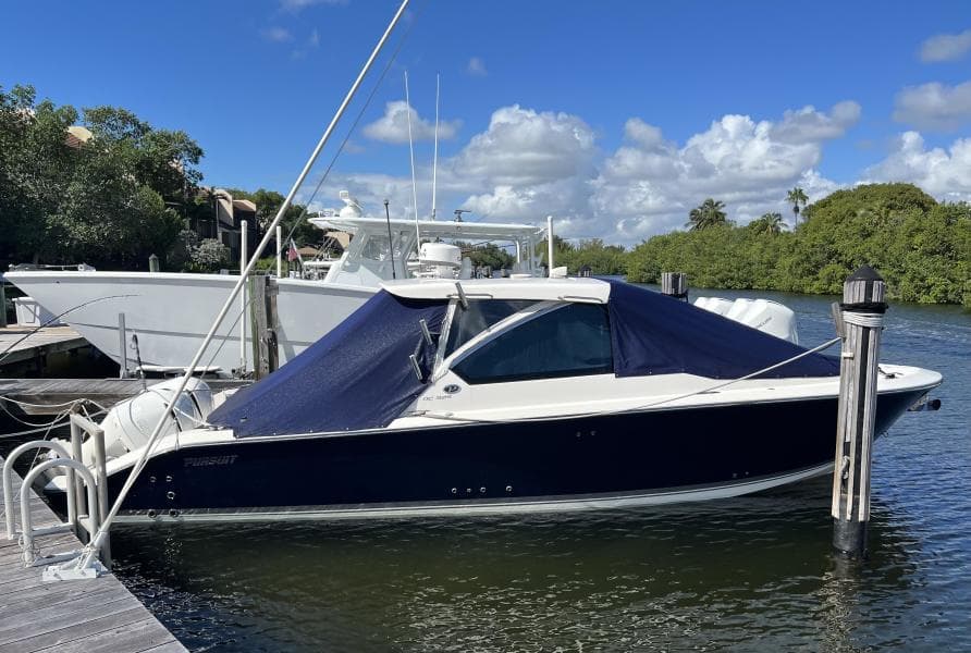 2018 Pursuit 325 DC