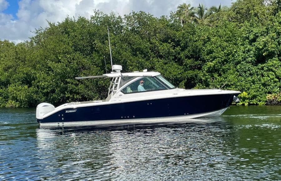 2018 Pursuit 325 DC