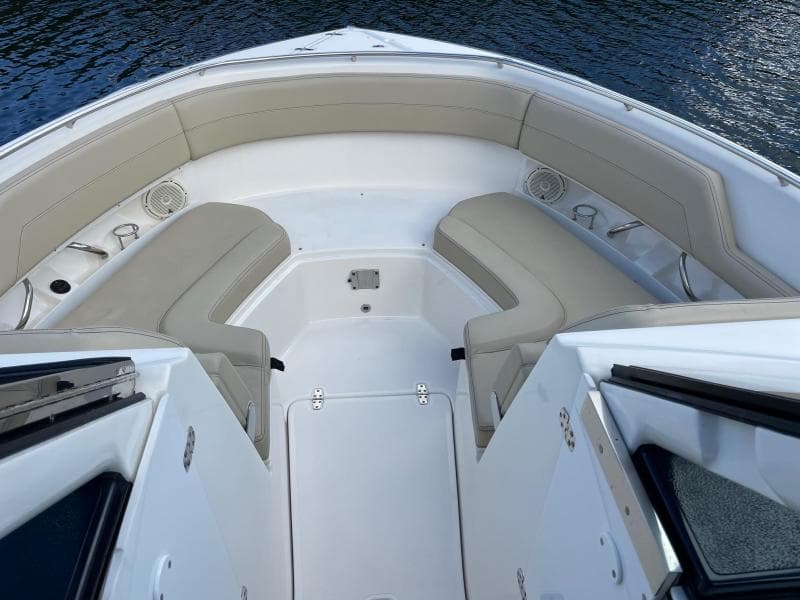 2018 Pursuit 325 DC