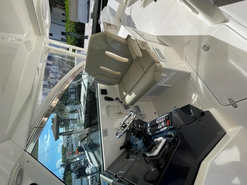 2018 Pursuit 325 DC