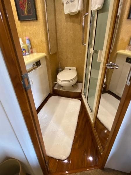 1998 Viking 54 Sport Yacht