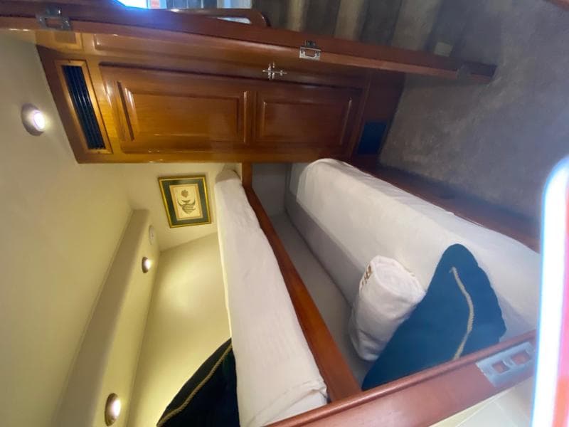 1998 Viking 54 Sport Yacht