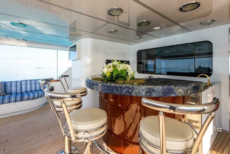 AFT DECK BAR