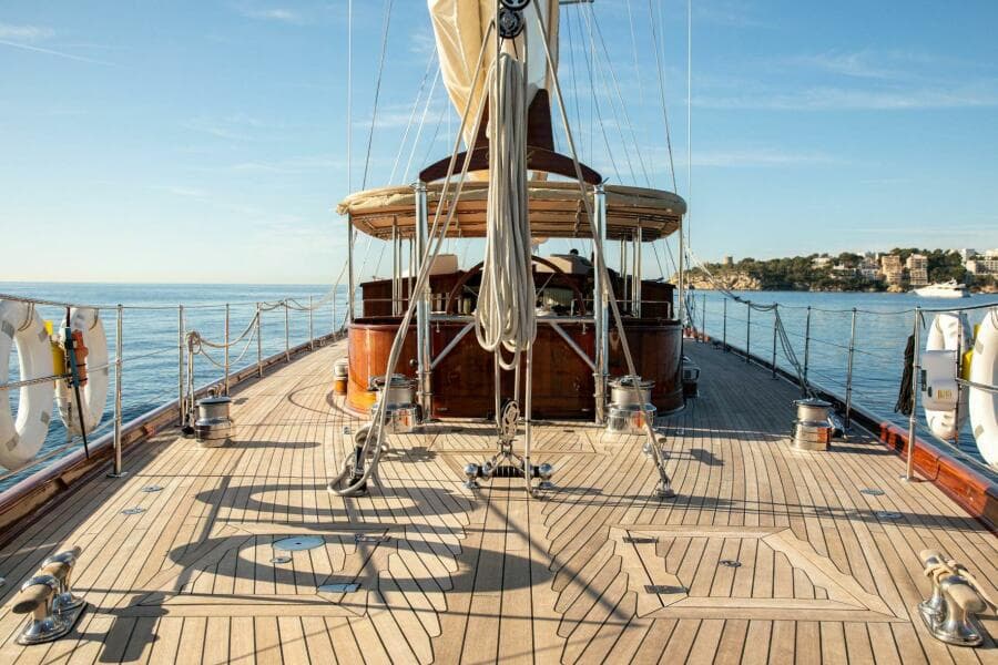 2009 Mengi Yay 