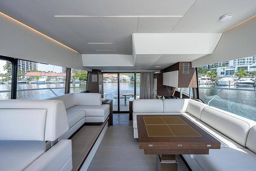 2022 Prestige 520 Fly