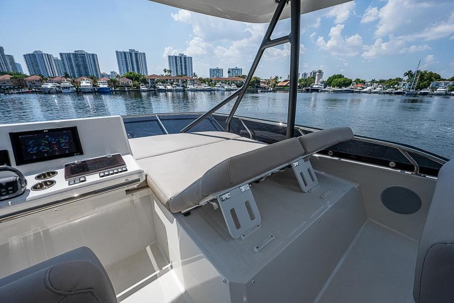 2022 Prestige 520 Fly