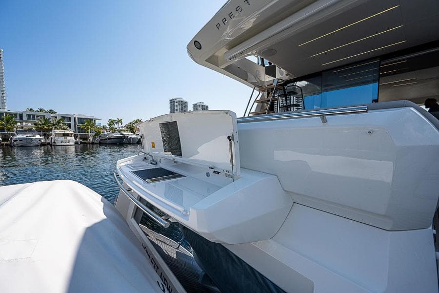 2022 Prestige 520 Fly