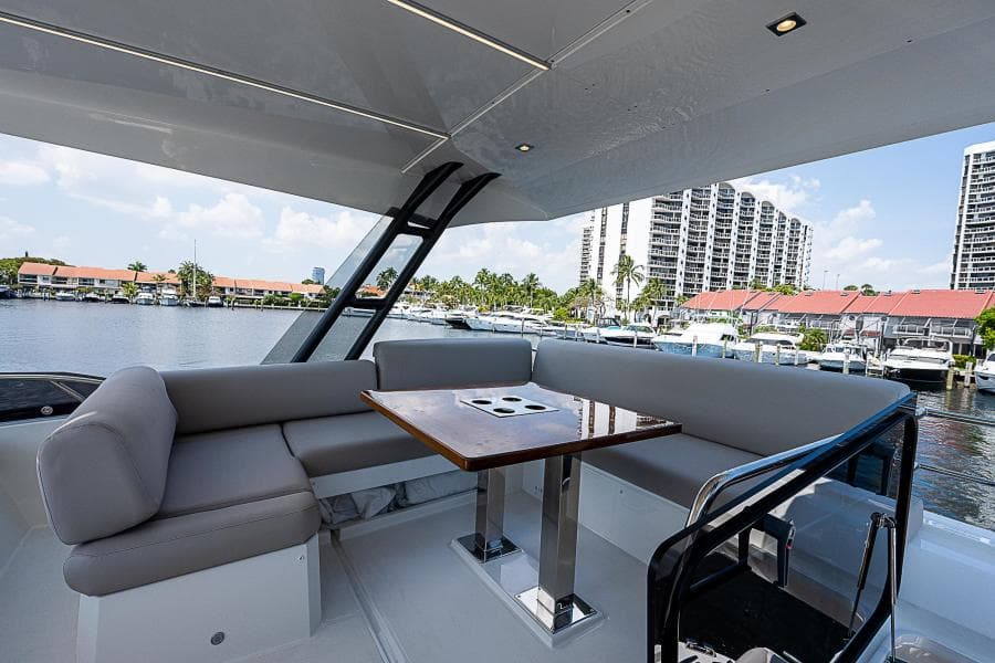 2022 Prestige 520 Fly