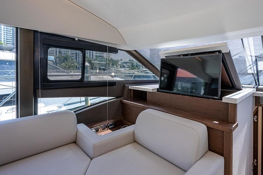 2022 Prestige 520 Fly