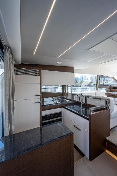 2022 Prestige 520 Fly