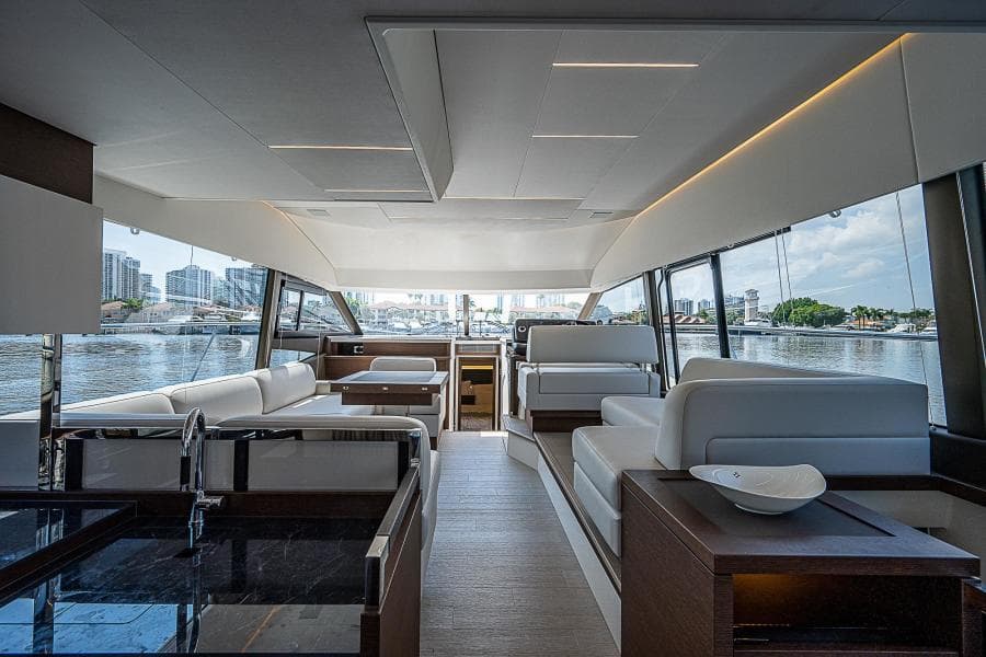 2022 Prestige 520 Fly