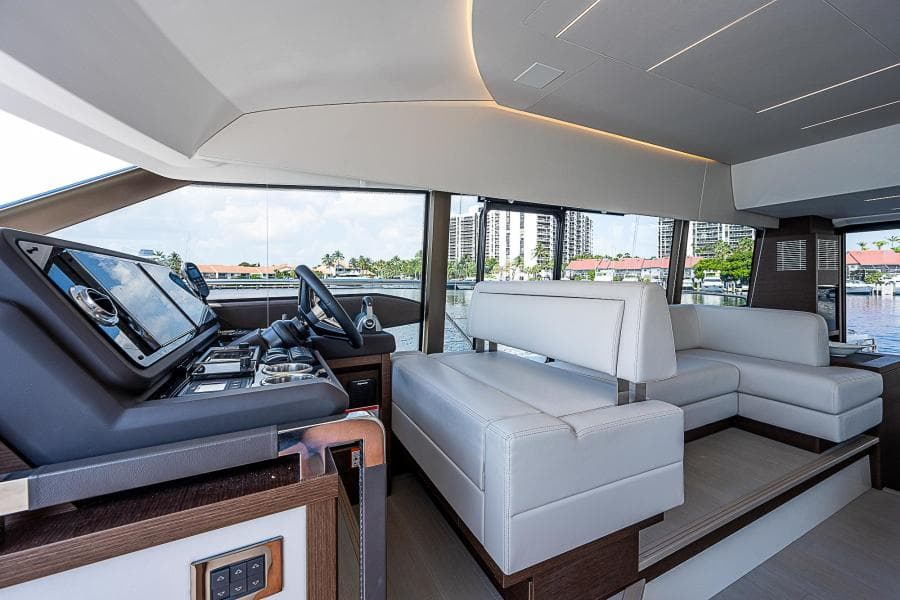 2022 Prestige 520 Fly