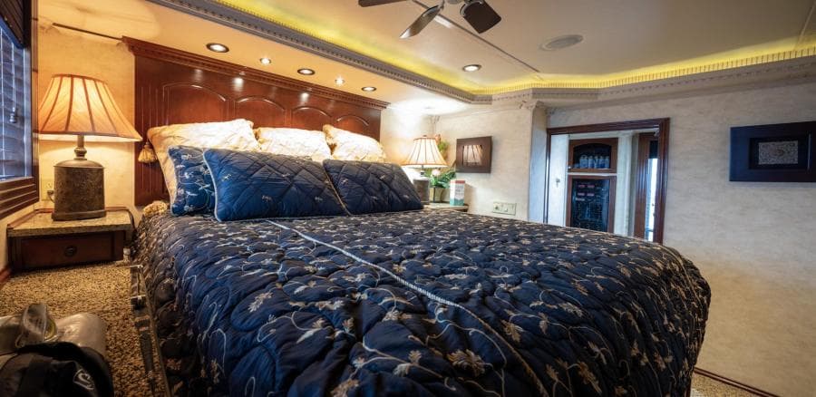 2008 Fantasy 82 Coastal Yacht