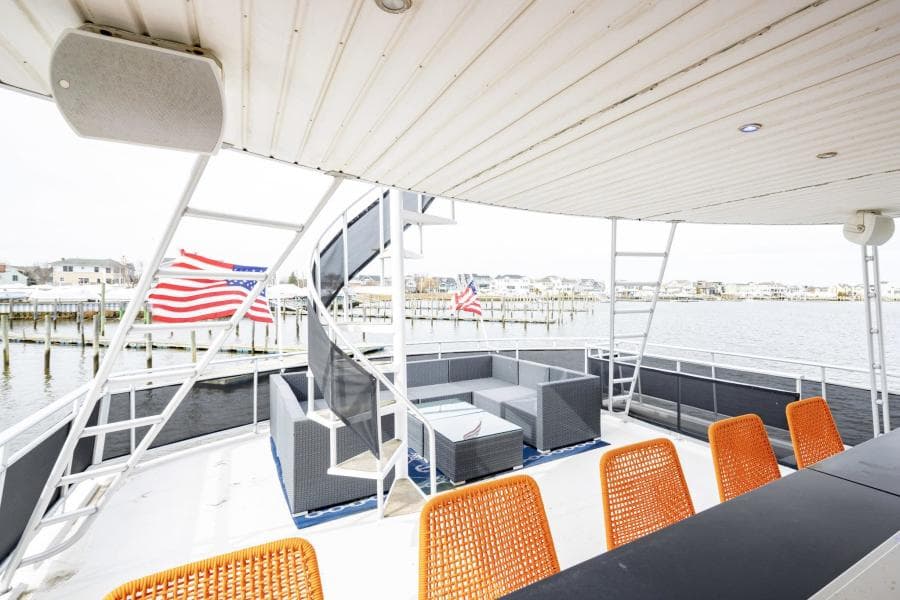 2008 Fantasy 82 Coastal Yacht