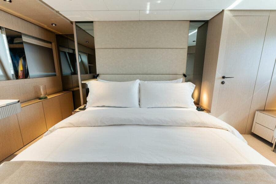 2023 Ferretti Yachts 780