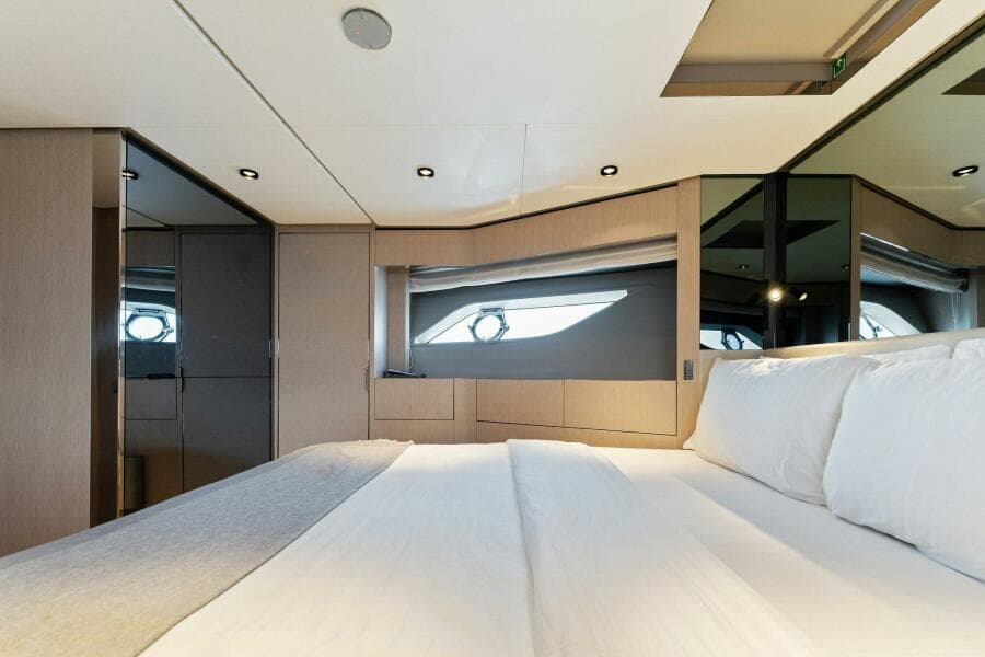 2023 Ferretti Yachts 780