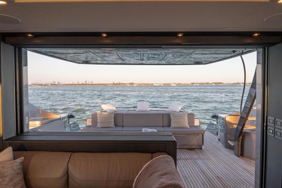 2021 Pershing 8X