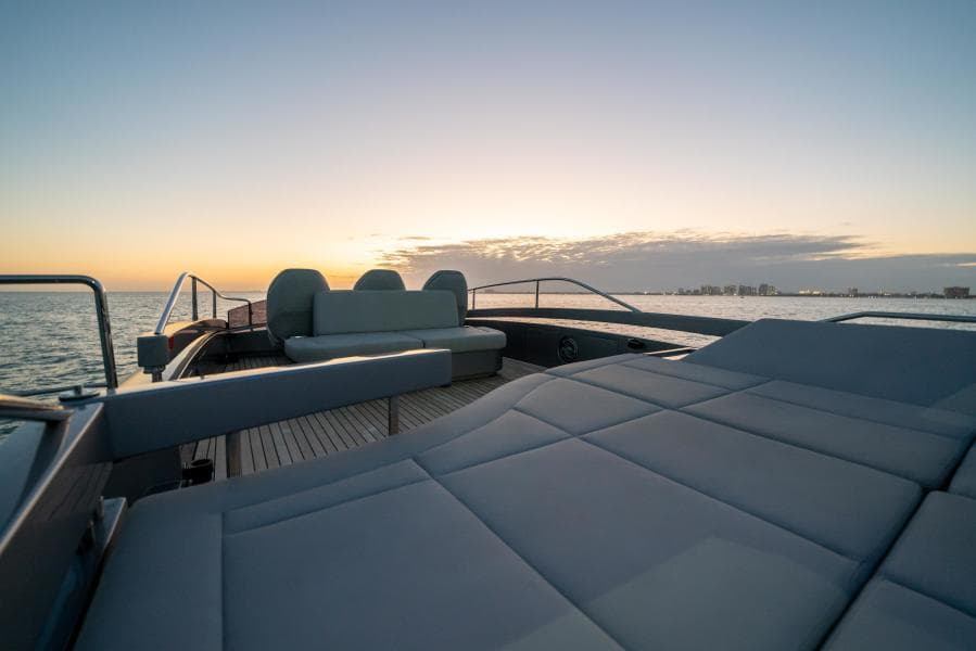 2021 Pershing 8X